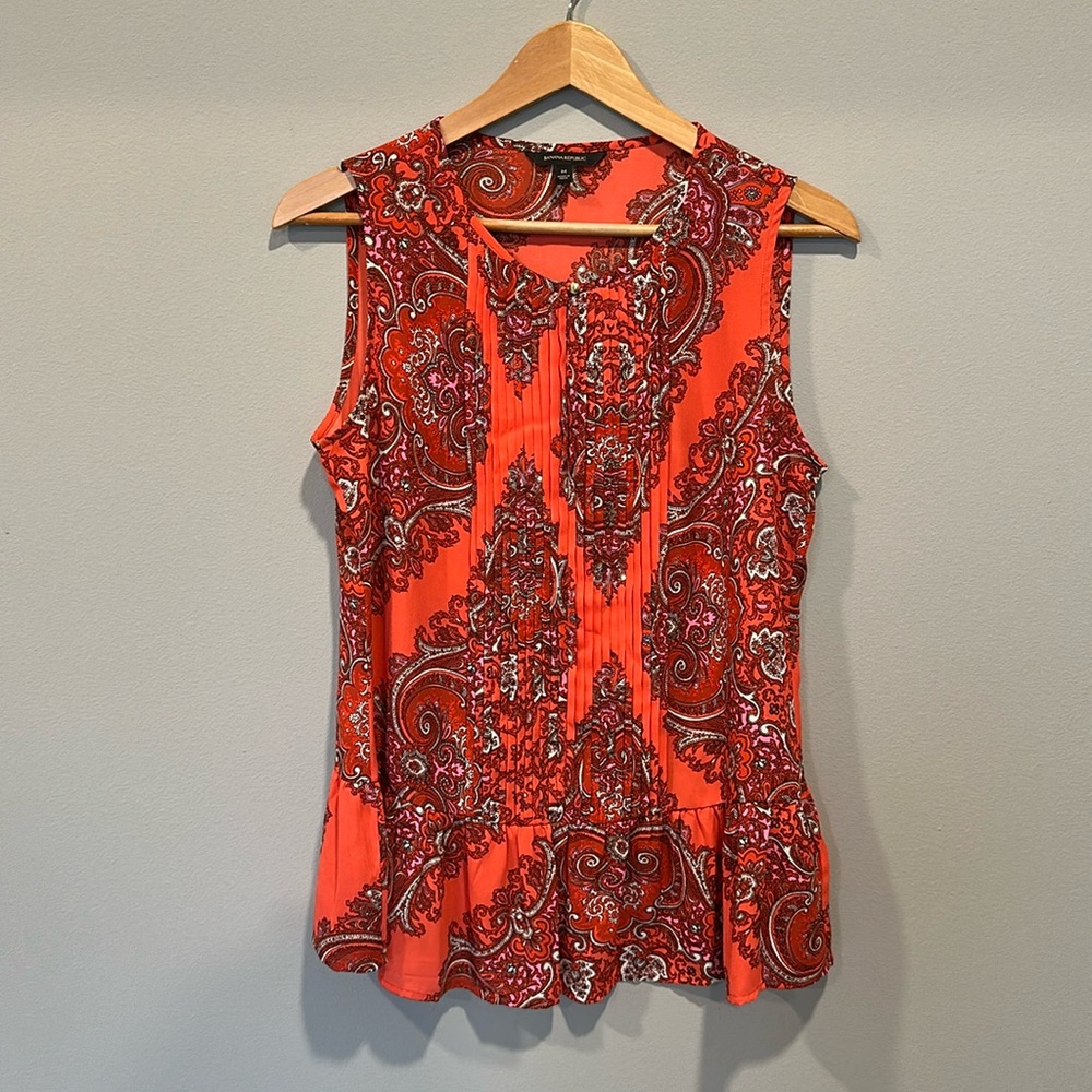 Banana Republic Shirt Women’s M Pink Paisley Sleeveless Pleats and Ruffle Hem